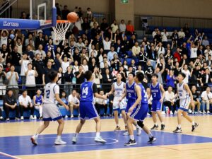 High school basketball teams competing at the VYPE Holiday Invitational.