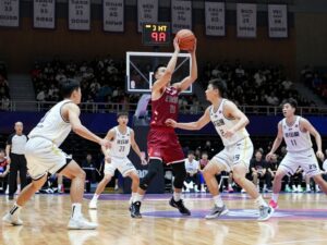 North Texas Mean Green players competing against UTSA Roadrunners.
