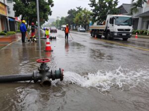 Flooded Bissonnet Street due to water main break